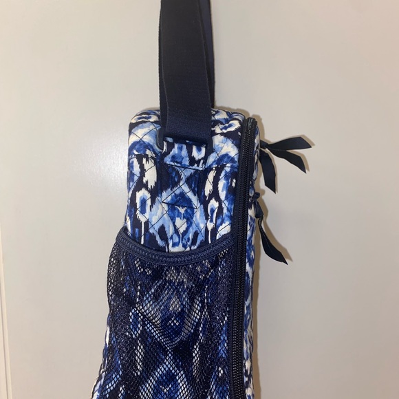 Vera Bradley deluxe lunchbox in the pattern Ikat island. - Picture 2 of 5